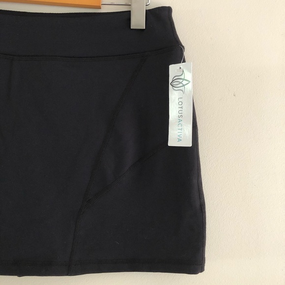 🧘🏻♀️ Lotus Activa Black Athletic Skort - Picture 2 of 11
